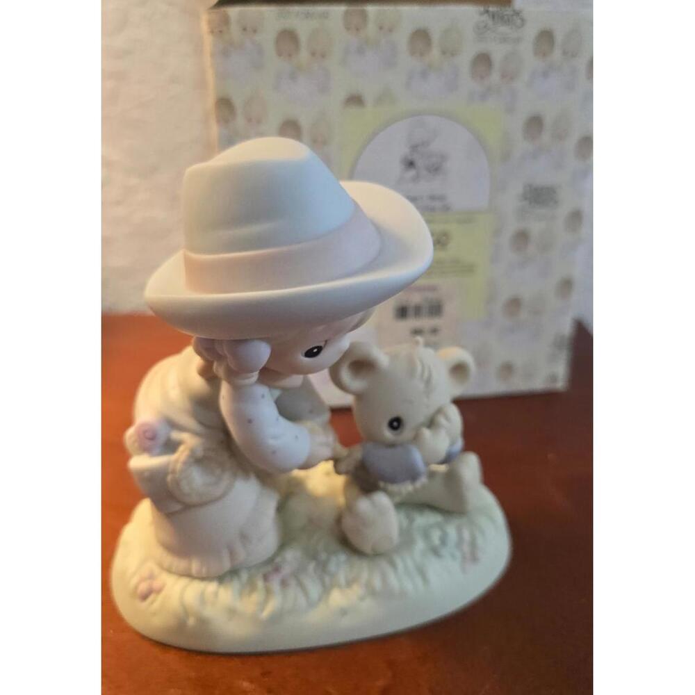 Precious Moments figurine-1994- 532037" I Can't Bear to Let you Go"